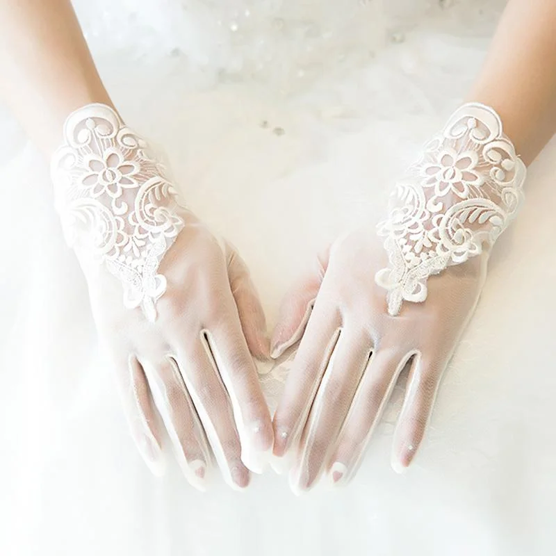 Elegant Lace Embroideried Short Elastic Wrist Full Fingers Bridal Gloves