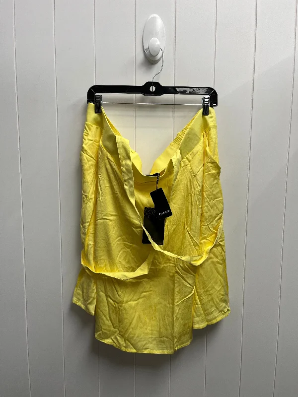 Skirt Mini & Short By Torrid In Yellow, Size: 3x